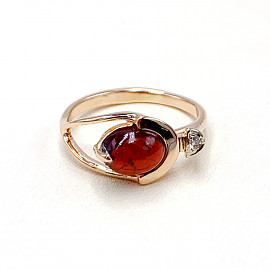 Золотое кольцо красного с белым цвета с коричневым гранатом и белым бриллиантом 01-19152210