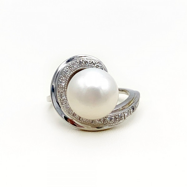 Кольцо из белого золота с белыми бриллиантами