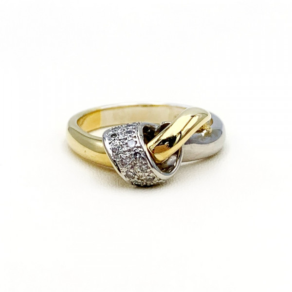 Золотое кольцо с белыми бриллиантами