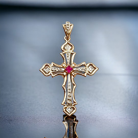 Хрестик з золота червоного з білим кольору з білими діамантами 01-19284430