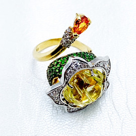 Золотое кольцо в желтом цвете с белыми бриллиантами 01-200006242