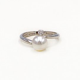 Золотое кольцо в белом цвете с цирконами 01-18245653