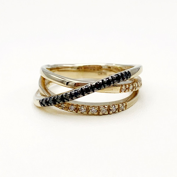 Золотое кольцо в желтом с белым цвете с желтыми бриллиантами