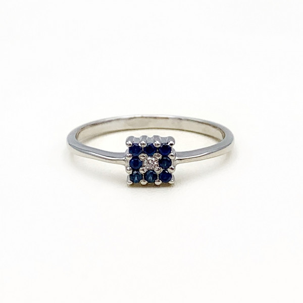 Кольцо из белого золота с синими корундами и коричневым бриллиантом