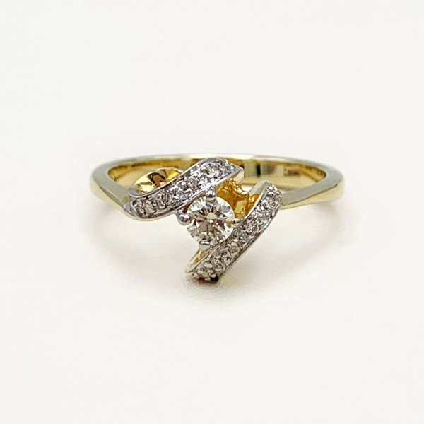 Кольцо из золота с коричневыми бриллиантами