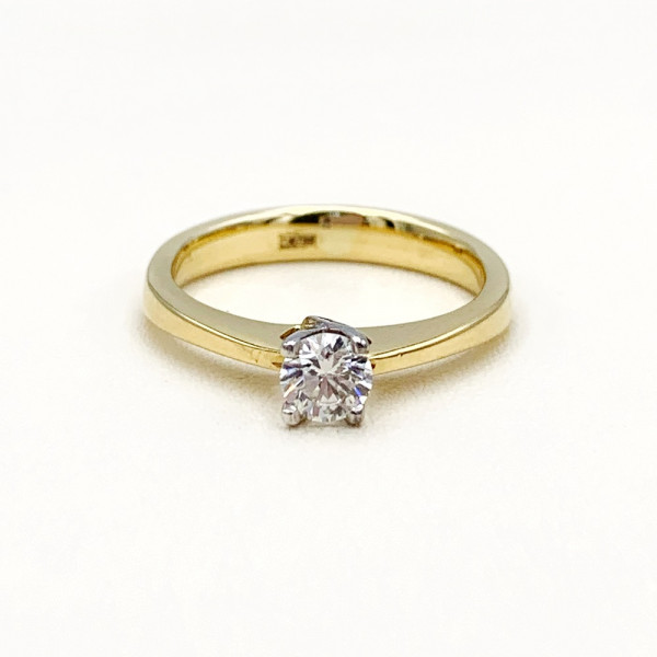 Золотое кольцо с желтым бриллиантом