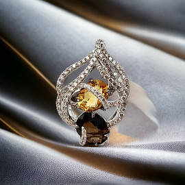 Каблучка з золота у білому кольорі з димчастим кварцом, жовтим цитрином та жовтими діамантами
